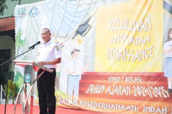Wali Kota Bekasi Hadiri Wisuda Siswa Kelas XII SMAN 1 Bekasi